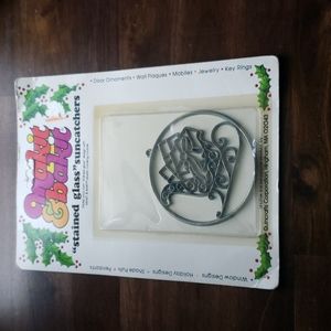 Makeit & Bakit stained glass suncatcher sleigh